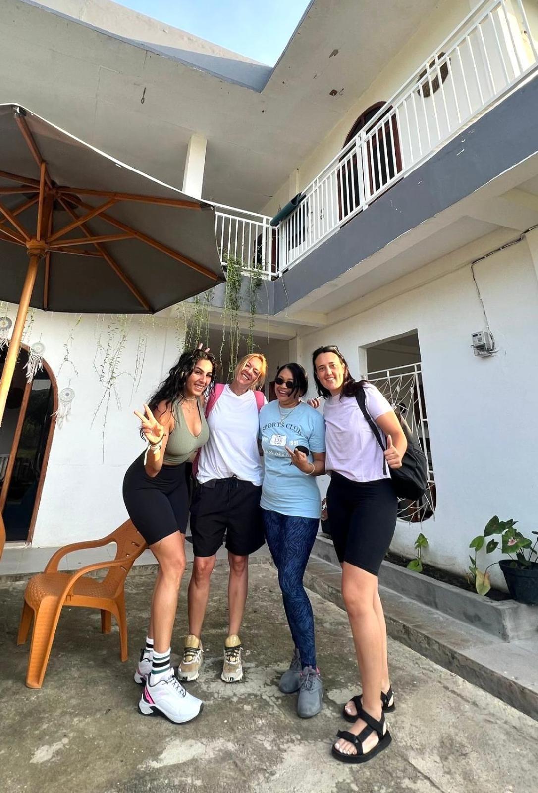 D'Flora Homestay Labuan Bajo Esterno foto