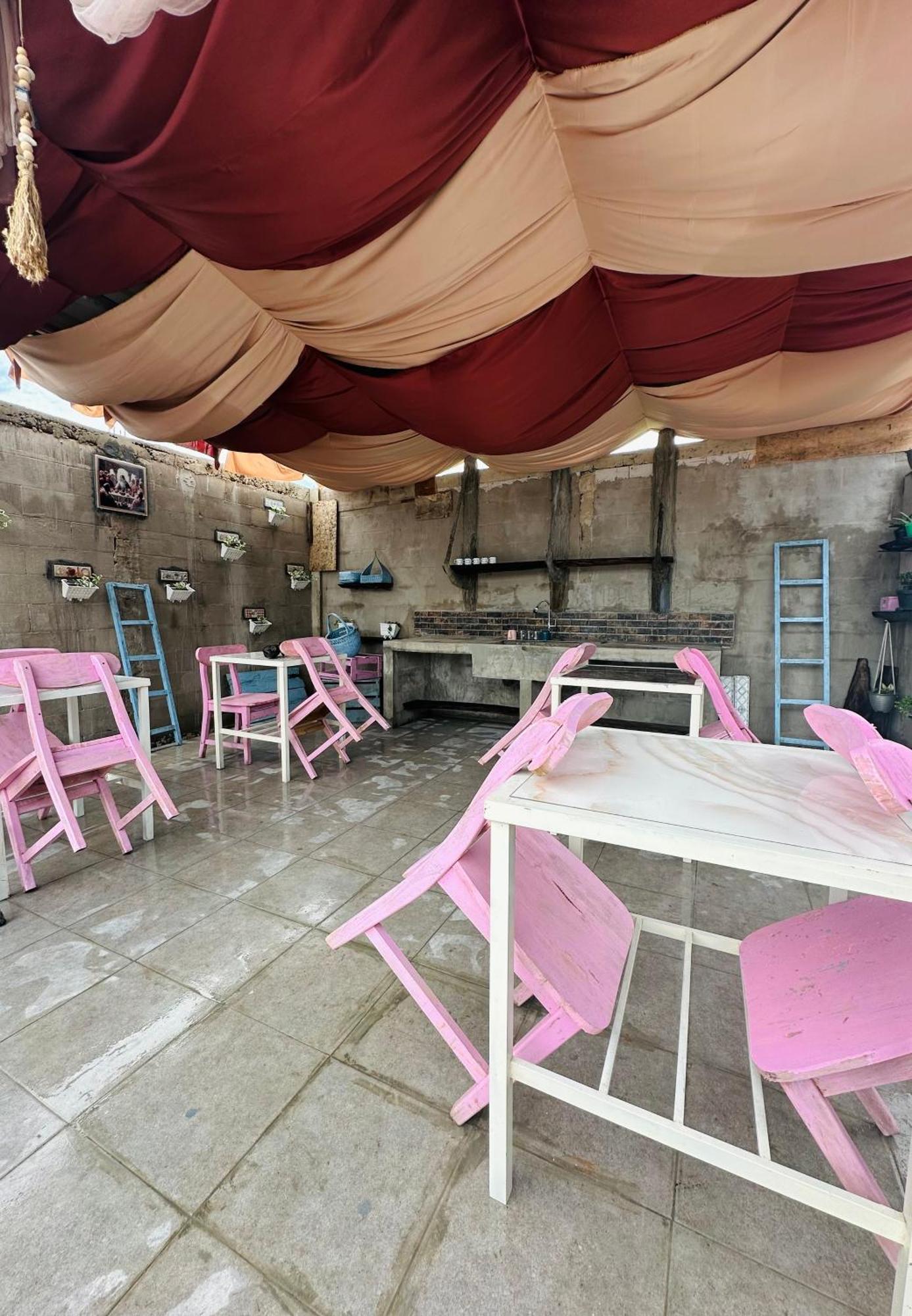 D'Flora Homestay Labuan Bajo Esterno foto