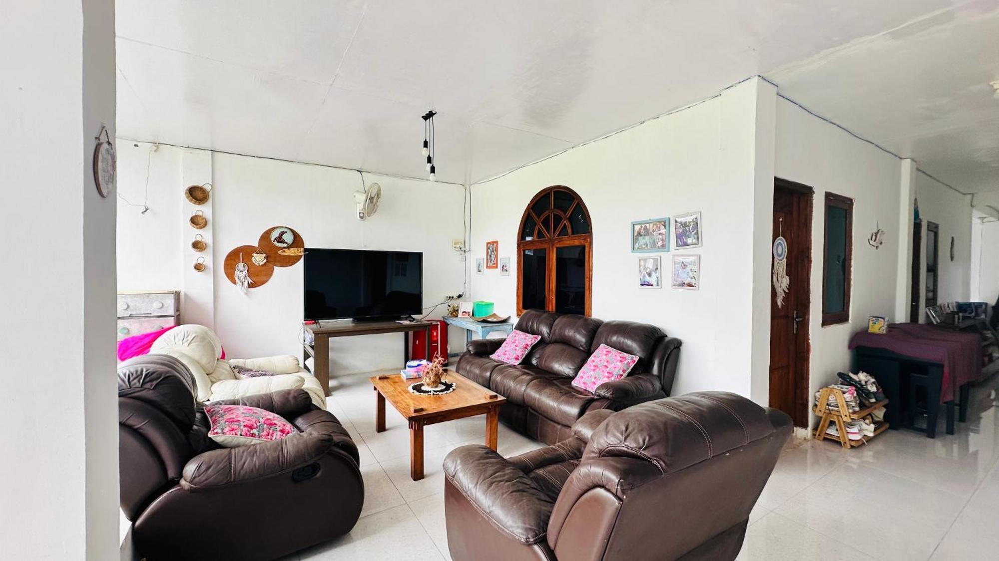 D'Flora Homestay Labuan Bajo Esterno foto