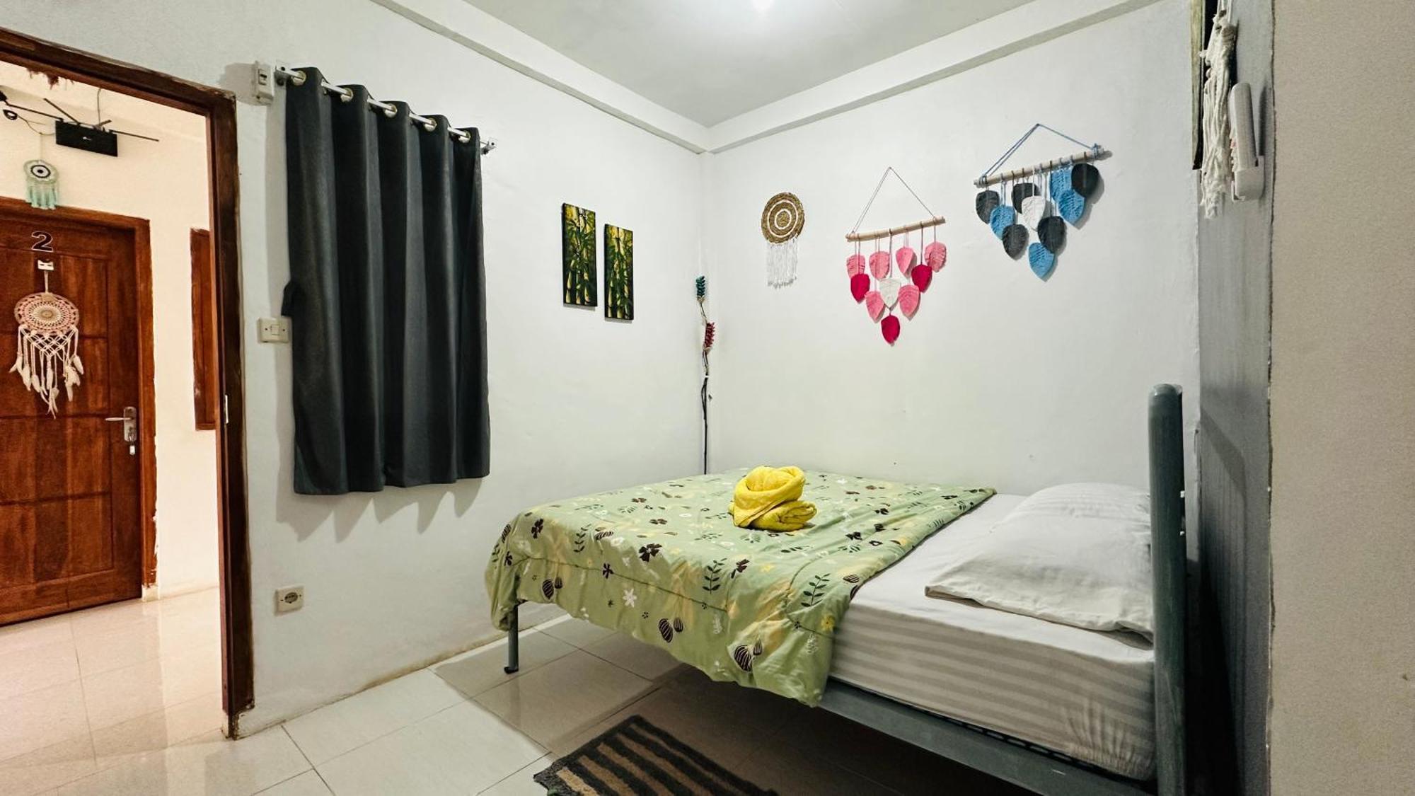 D'Flora Homestay Labuan Bajo Esterno foto