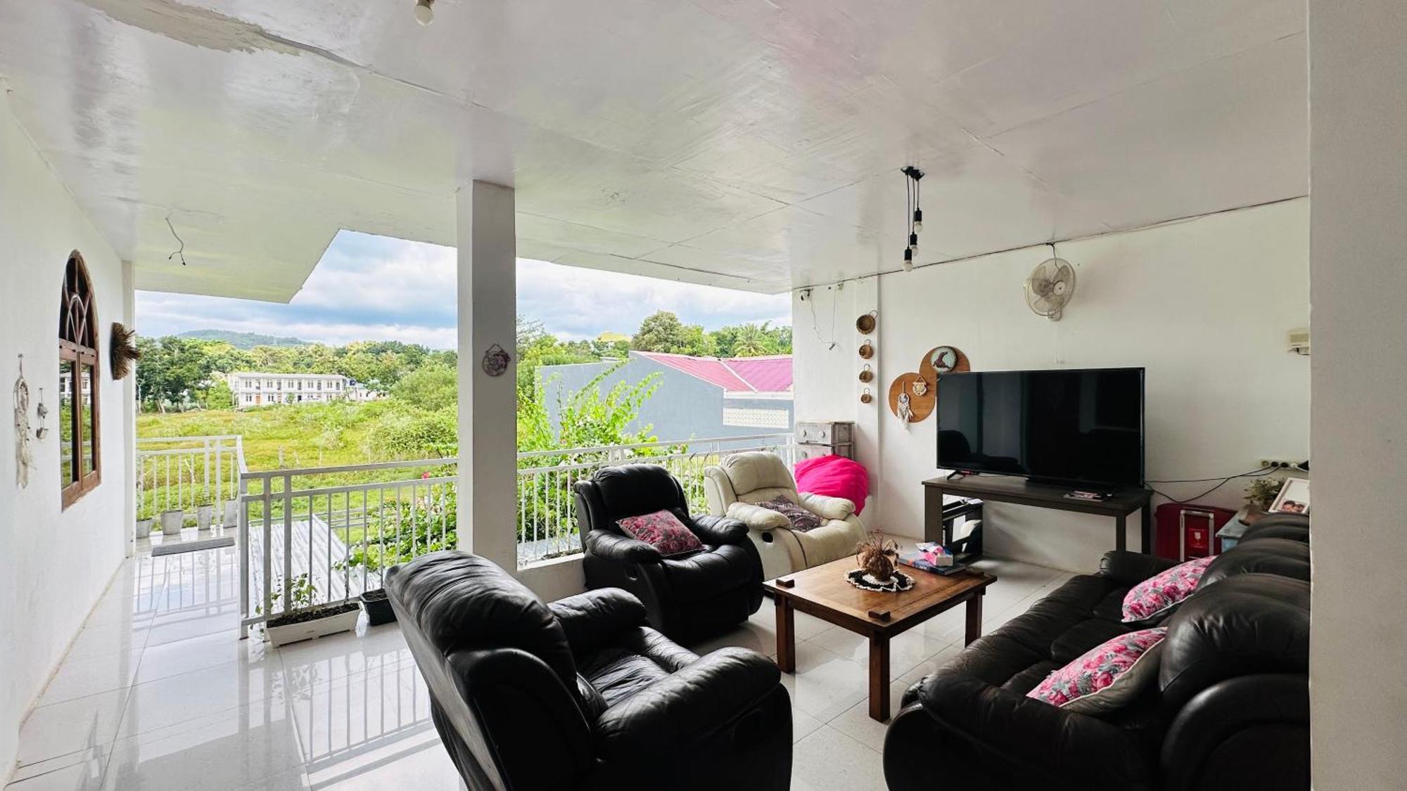 D'Flora Homestay Labuan Bajo Esterno foto