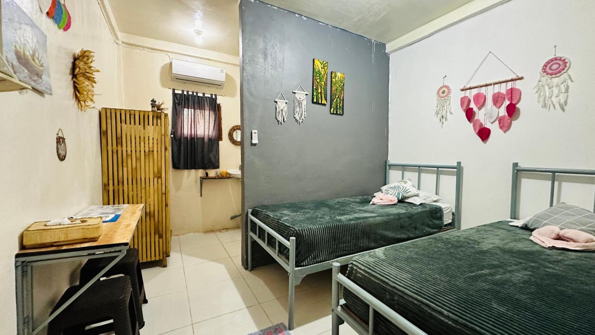 D'Flora Homestay Labuan Bajo Esterno foto